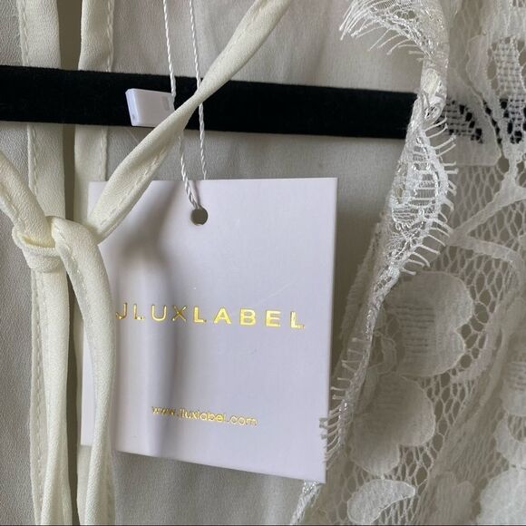 Lulumari-Lace Deep V Long Sleeve Cream Bodysuit - Picture 12 of 14